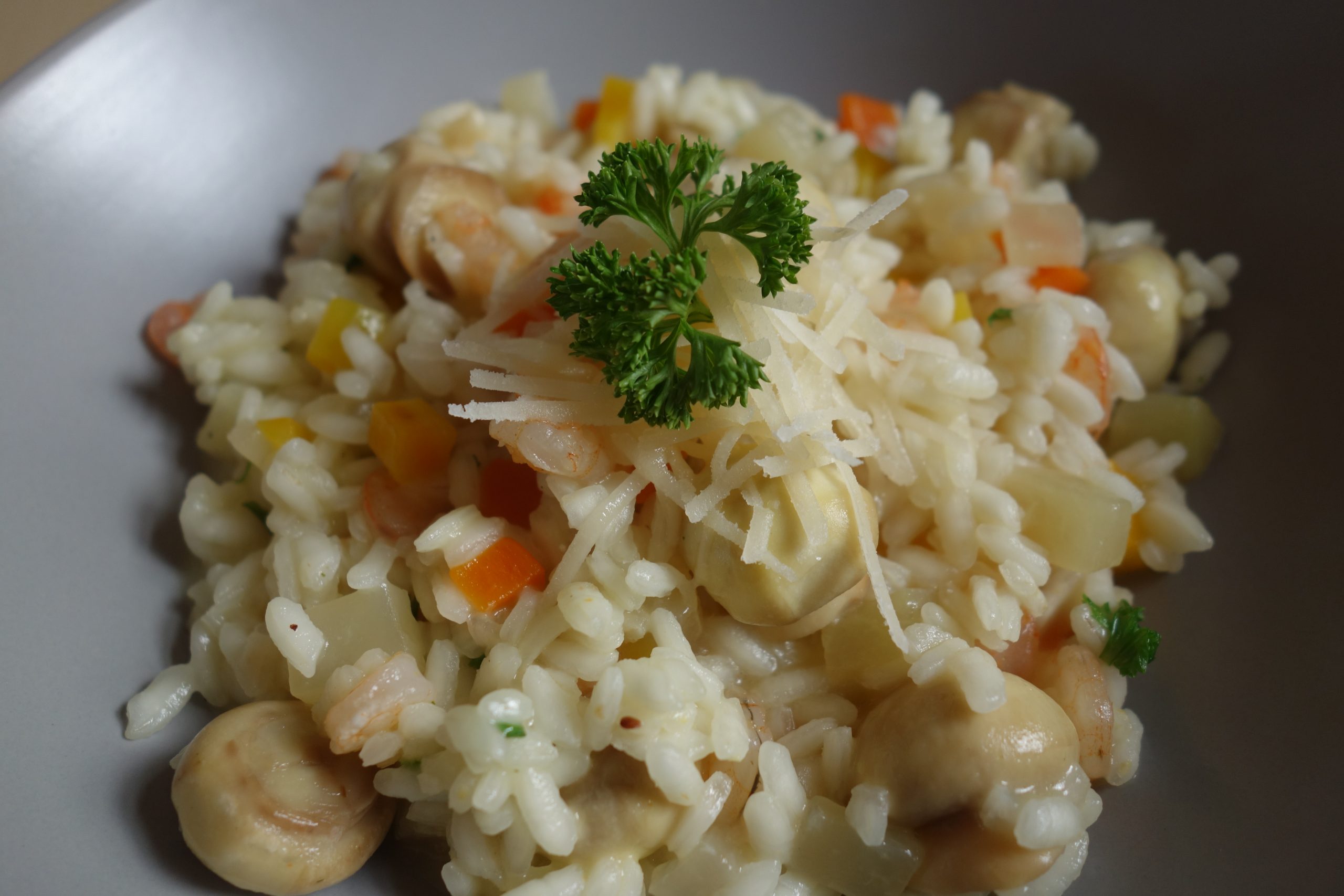 Comment préparer un risotto aux légumes d'hiver avec des crevettes